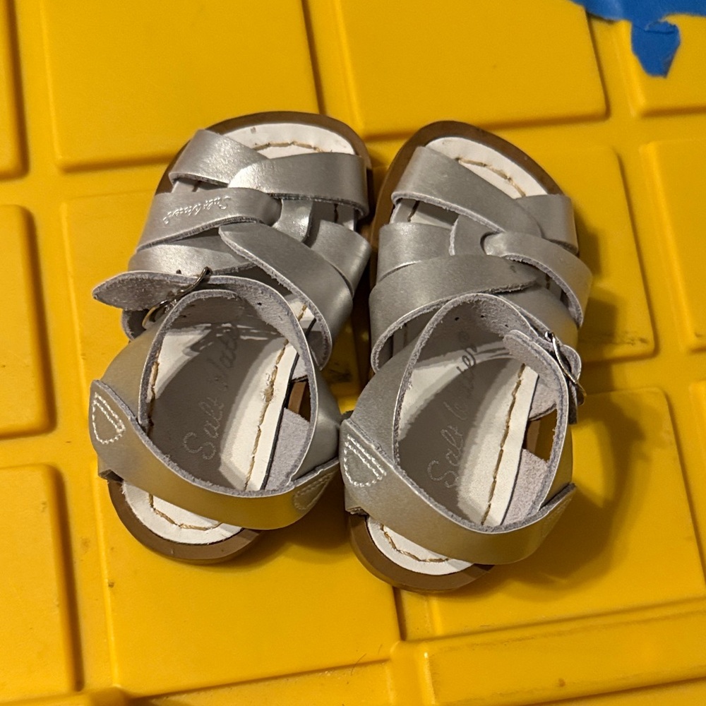 Kids Silver Sandals saltwater 5c